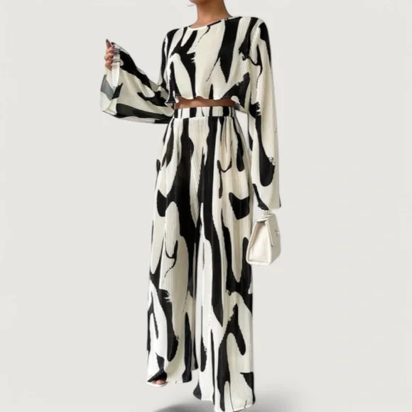 Black and White Women's Two Piece- (S) NWOT - Picture 4 of 5